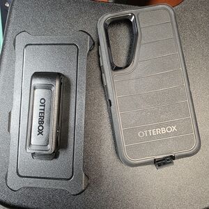 OtterBox Black Samsung S24 Case with Belt Clip